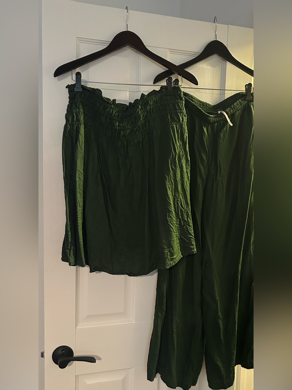By Anthropologie Aubrey Smocked linen blend Set Green - S pants & M
Top
